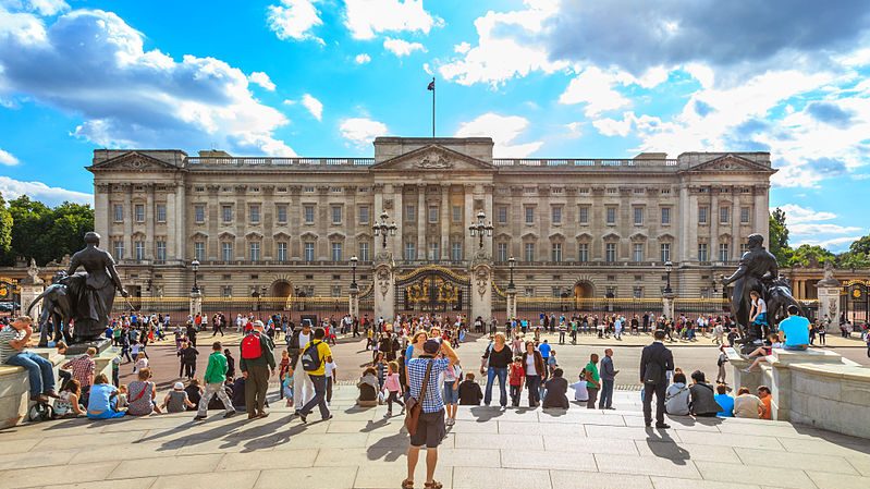 Buckingham Palace is one of the many tourist attractions appealing to Arab visitors