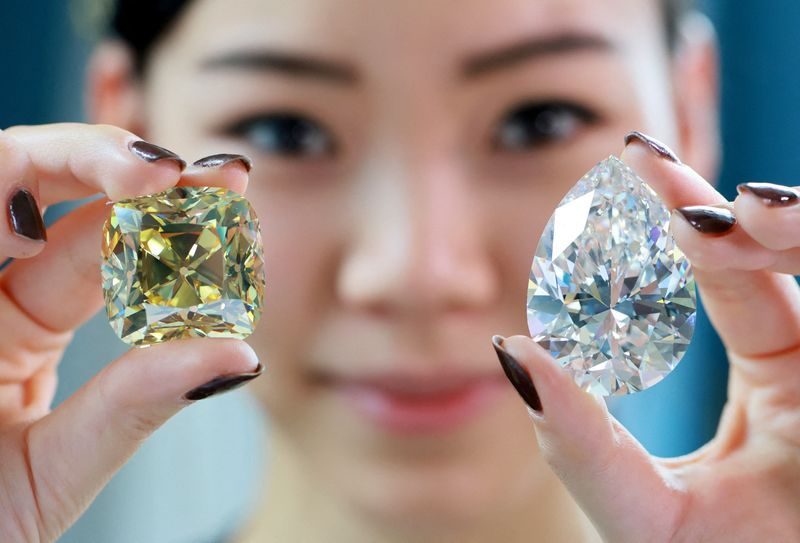The value of polished diamonds traded in the UAE grew 32 percent year on year to $16.9 billion