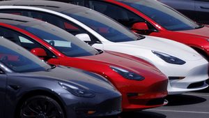 Tesla vehicles at a sales and service center in Vista, California