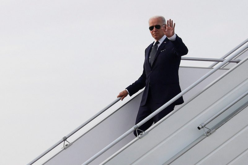 Biden arrives in Saudi