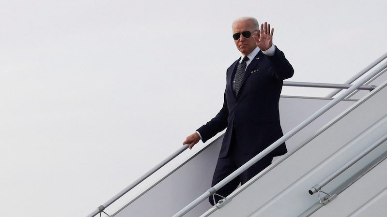 Biden arrives in Saudi