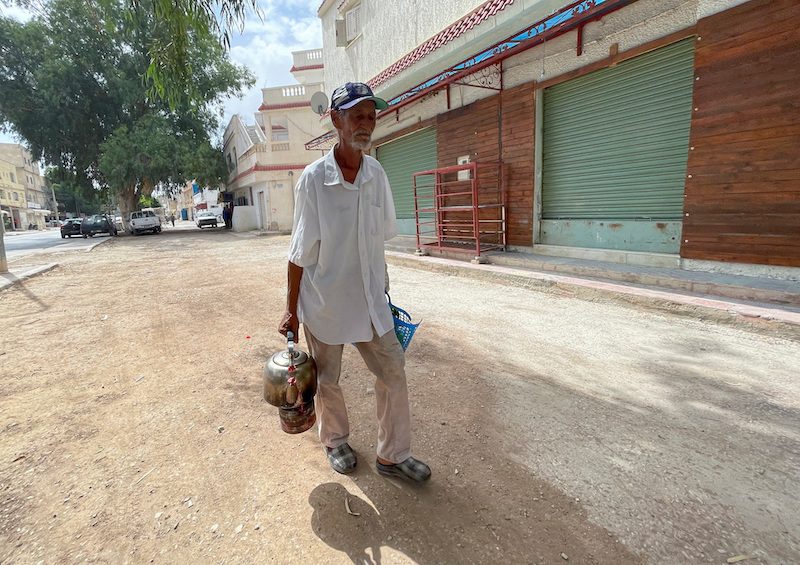 Tea vendor in Tunis