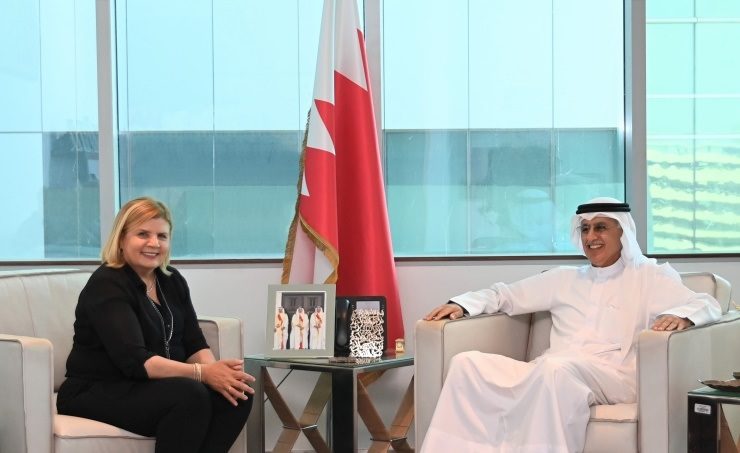 Minister of economy and industry of Israel, Orna Barbivai, and minister of industry and commerce of the Kingdom of Bahrain, Zayed bin Rashid Al-Zayani, during their meeting in Manama