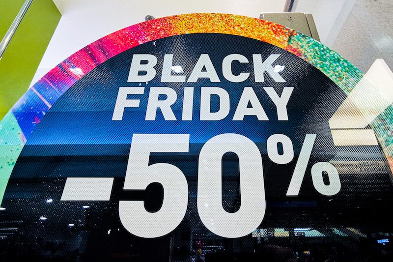 Black Friday kicks off record-breaking shopping season