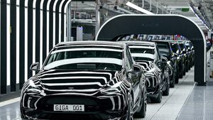 Tesla hikes prices