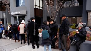 Customers line up outside of the Silicon Valley Bank headquarters,