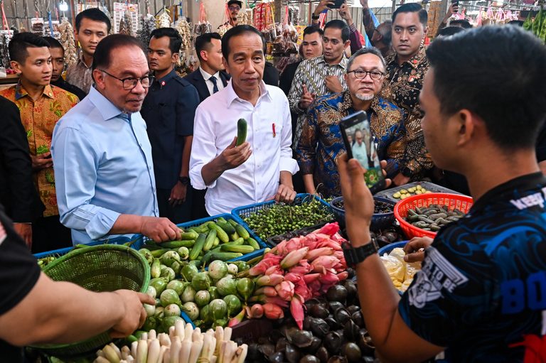 Indonesia's President Joko Widodo (centre) and Malaysia's PM Anwar Ibrahim (left). Both nations are ASEAN members seeking to strengthen trade links with the UAE