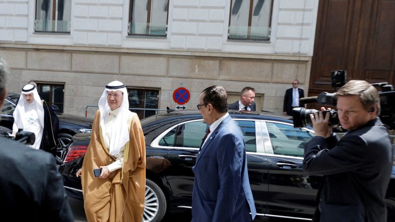 dishdash business Prince Abdulaziz bin Salman Al-Saud