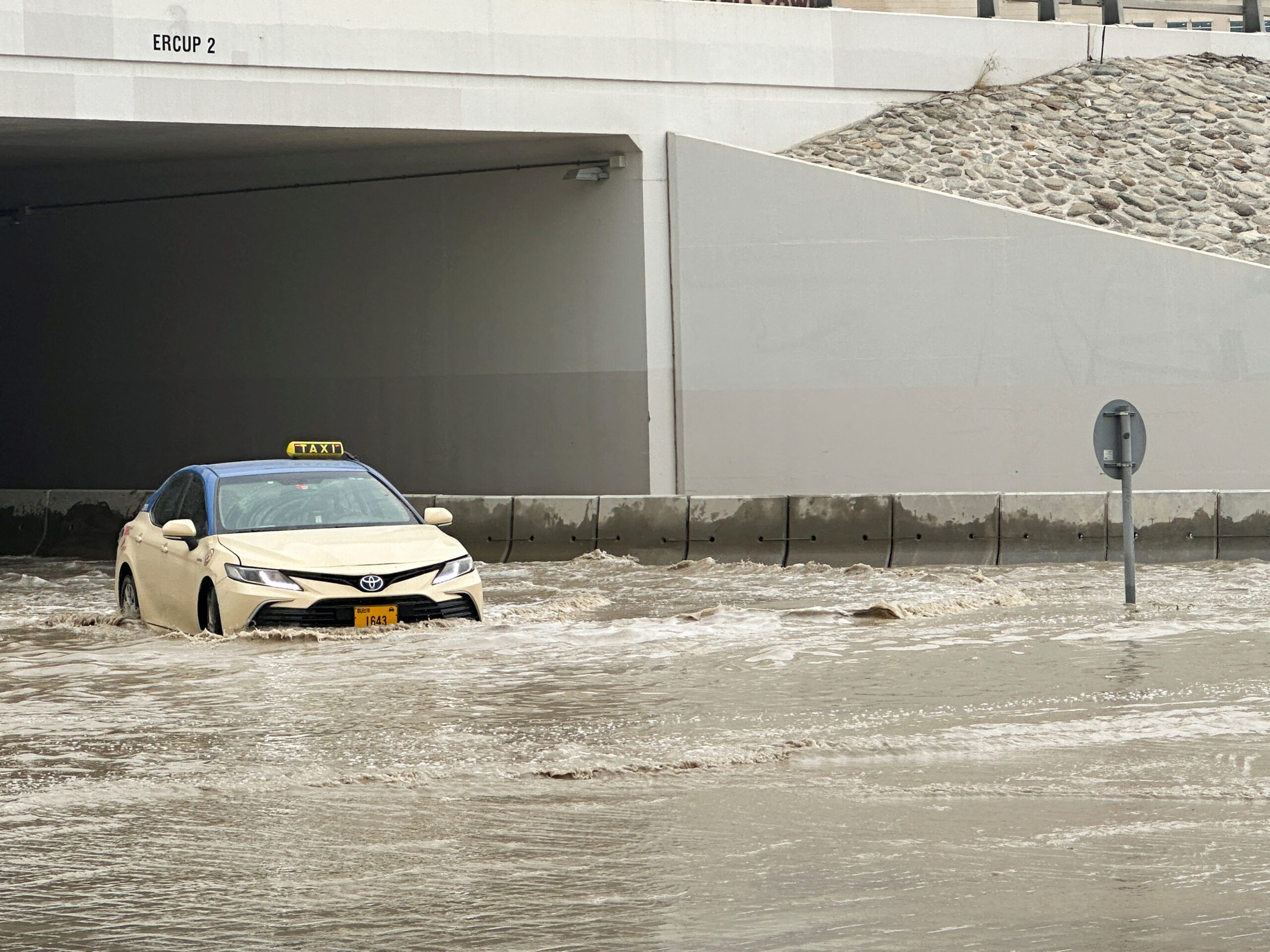 Taxi in UAE caught in flooding