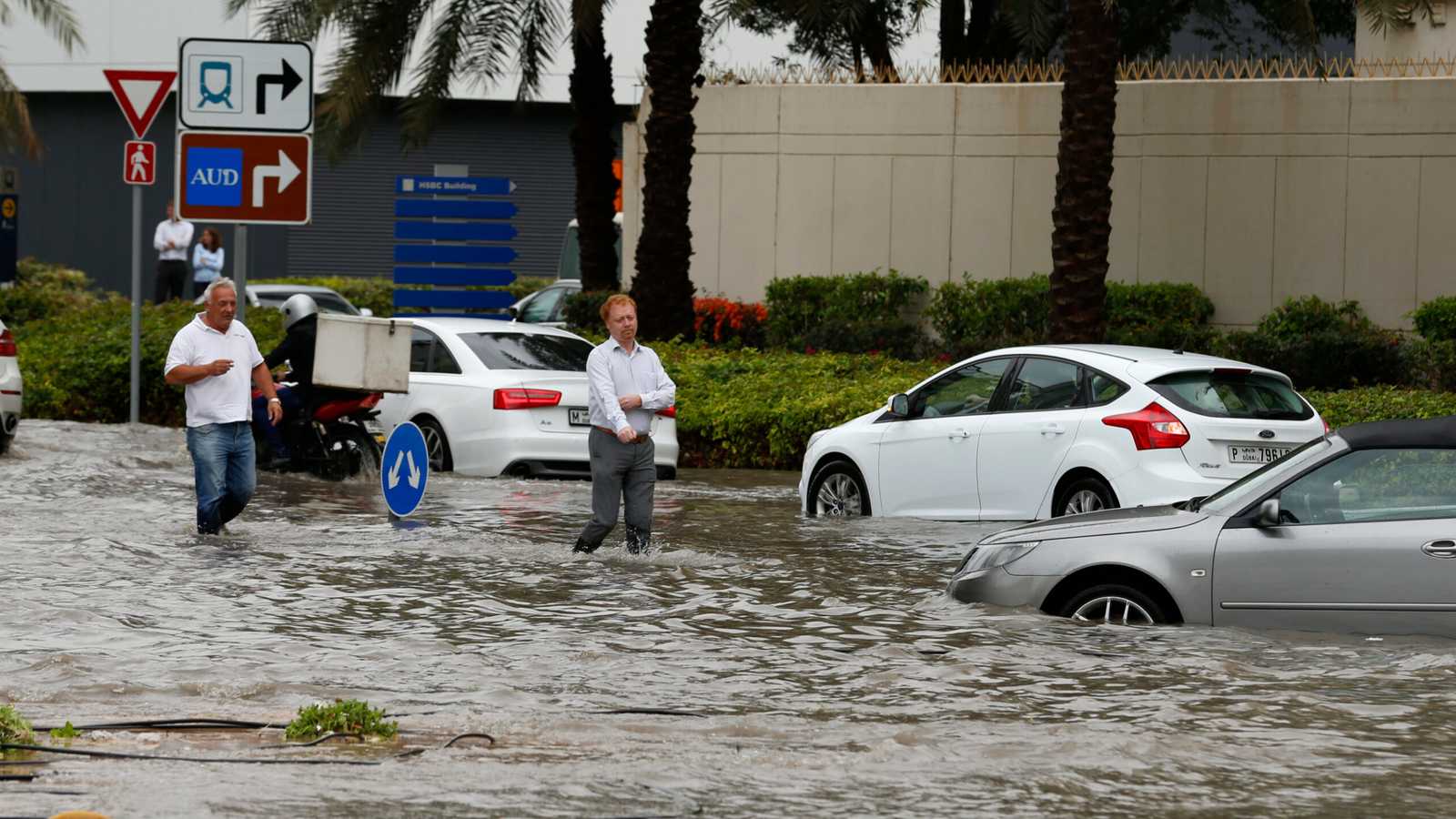 Дождь в Дубае. ОАЭ потоп. Арабские эмираты затопило 14.02.2023. Ливни в ОАЭ сегодня.