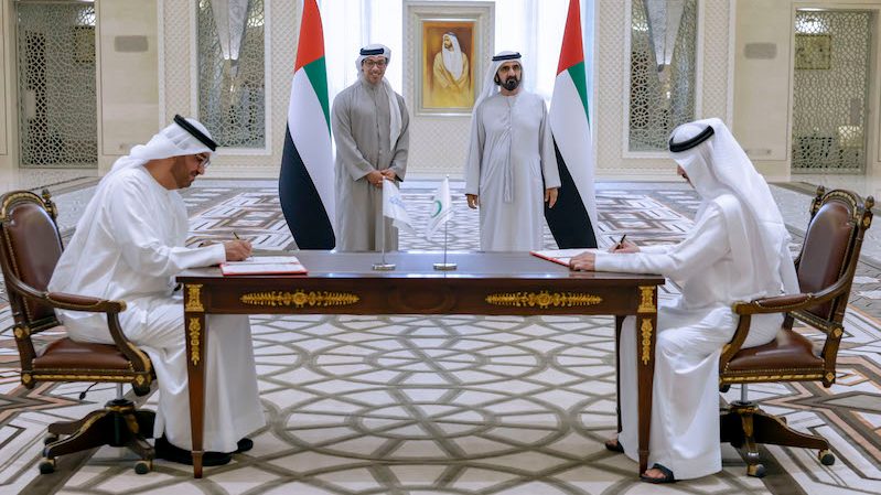 UAE prime minister Sheikh Mohammed bin Rashid looks on as Masdar chairman Sultan Al Jaber and Dewa CEO Saeed Mohammed Al Tayer sign the solar park agreement