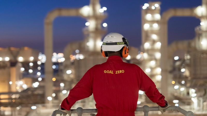 What strategies do the oil majors have to achieve net zero?