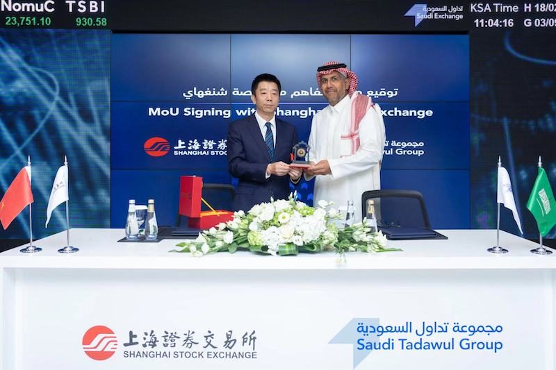 Shanghai Stock Exchange president Cai Jianchun and Saudi Tadawul Group CEO Khalid Abdullah Al-Hussan at the signing ceremony