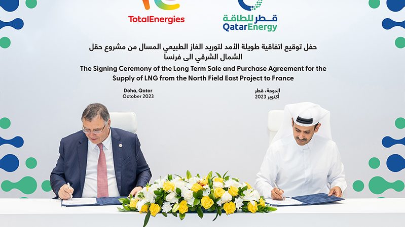 TotalEnergies CEO Patrick Pouyanne and QatarEnergy CEO Saad Al-Kaabi sign the agreement in Doha