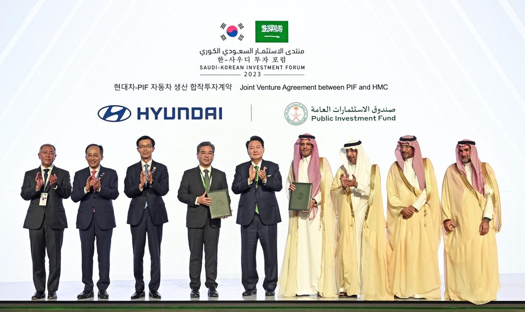 Hyundai and PIF officials at the signing ceremony for their venture