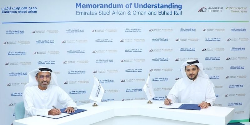 Emirates Steel CEO Said Khalfan Al Ghafri and Oman and Etihad Rail Company CEO Ahmed Al Musawa Al Hashemi sign the agreement