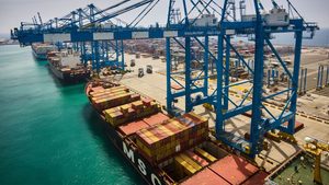 Khalifa Port in Abu Dhabi. There is confidence that non-oil business will continue to grow, says S&P