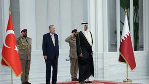 Turkish president Tayyip Erdoğan is welcomed by Qatar's Emir Sheikh Tamim Bin Hamad Al Thani in Doha