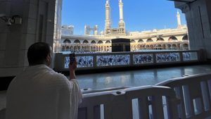 A visitor to the Grand Mosque in Mecca. Jabal Omar operates the nearby complex and was hard hit by Covid-19 shutdowns