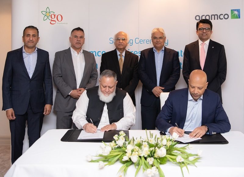 Executives from Saudi Aramco and Pakistan's GO sign the agreement