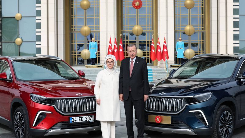 President Erdogan and his wife Emine received his Togg T10X, Turkey's first domestically-produced electric car, in April
