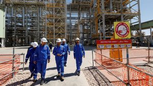Workers at an oil refinery in Kerbala. Iraq cut about a third of the amount needed to meet its voluntary output target