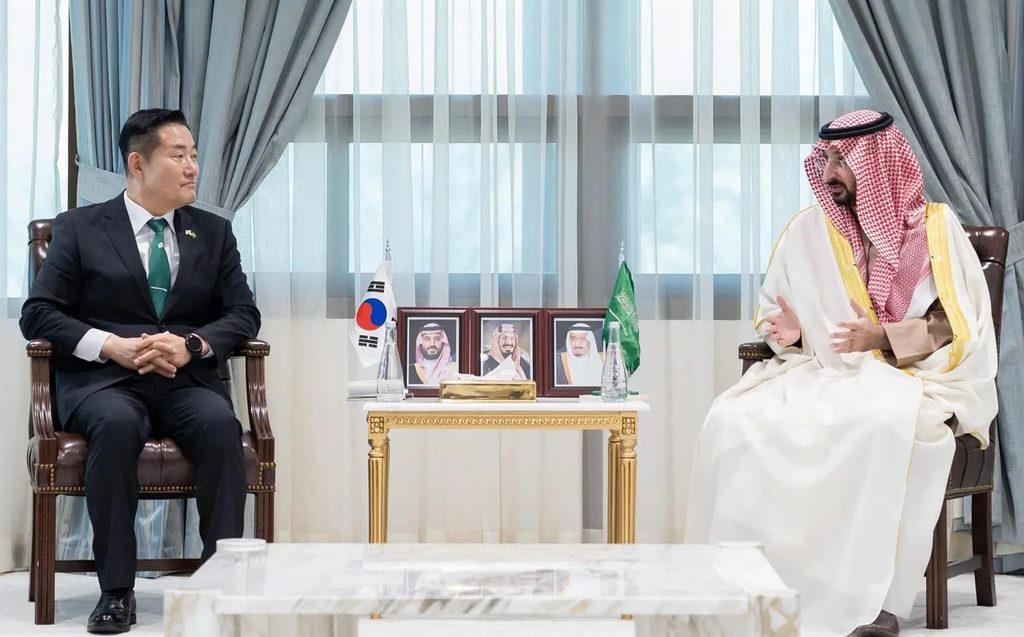 Saudi Arabia's Mnister of the National Guard Prince Abdullah bin Bandar bin Abdulaziz meets with South Korean defence minister Shin Won-sik