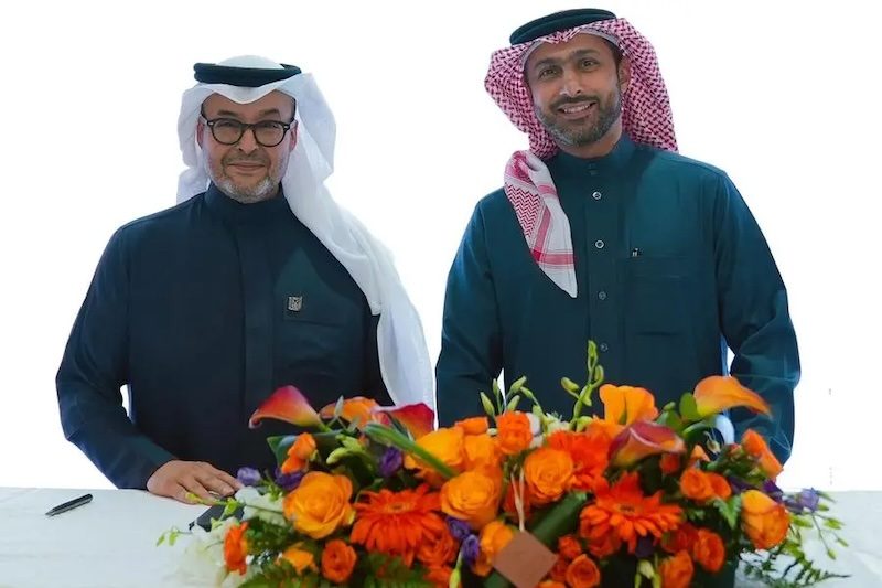 Arcapita managing director Muhannad Buhindi and Rikaz CEO Khalid bin Hassan Al-Qahtani at the launch of the new partnership to build a logistics hub in Saudi Arabia