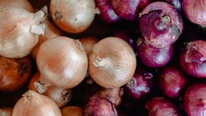 The increase in onion prices was caused by 'floods affecting production in India and some Asian countries' said Oman