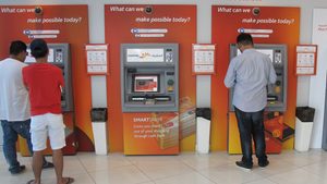 People using Mashreq Bank ATMs in Dubai. UAE banks’ combined net profit was a record AED 76.9bn in 2023