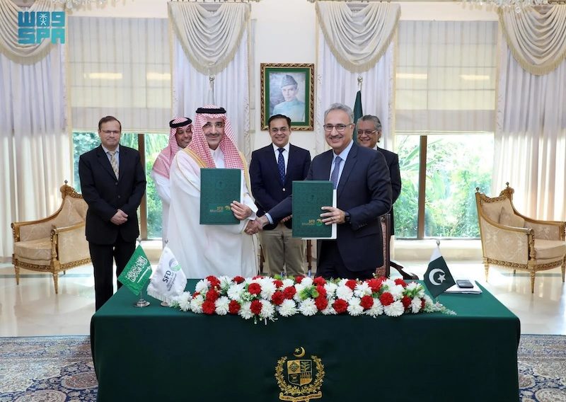 SFD CEO Sultan Abdulrahman Al-Marshad and Pakistan's ministry of economic affairs secretary Dr Kazim Niaz at the agreement signing ceremony