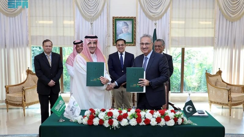SFD CEO Sultan Abdulrahman Al-Marshad and Pakistan's ministry of economic affairs secretary Dr Kazim Niaz at the agreement signing ceremony