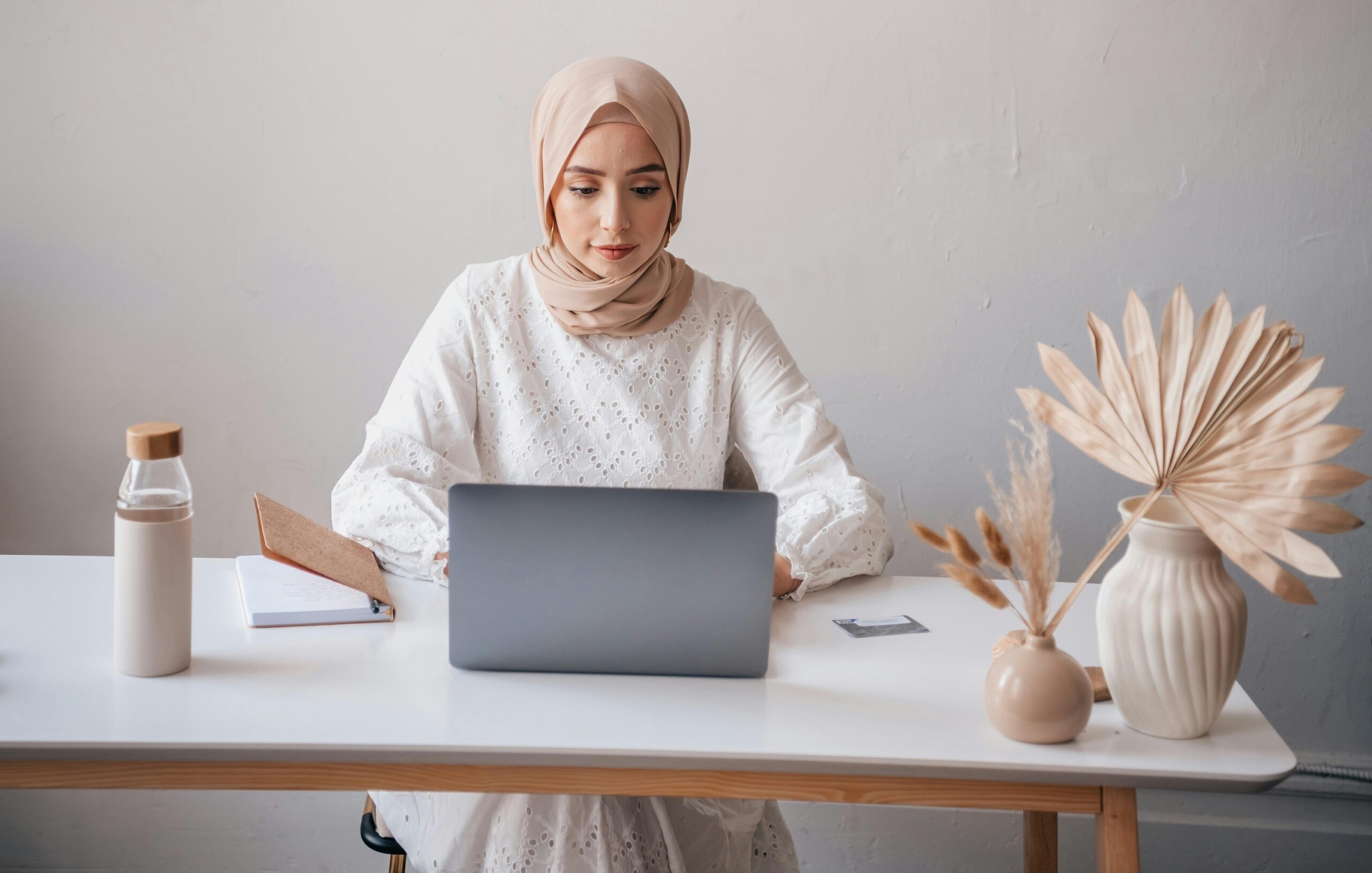 Online shopping with a credit card. Tabby and other local businesses offer alternative payment methods