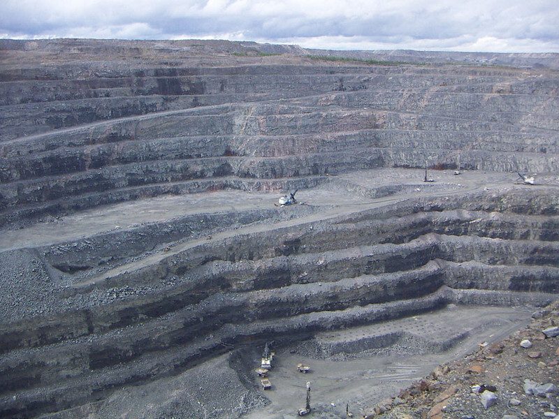 The reported $1 billion stake in the copper-gold mine would give PIF a 25% share