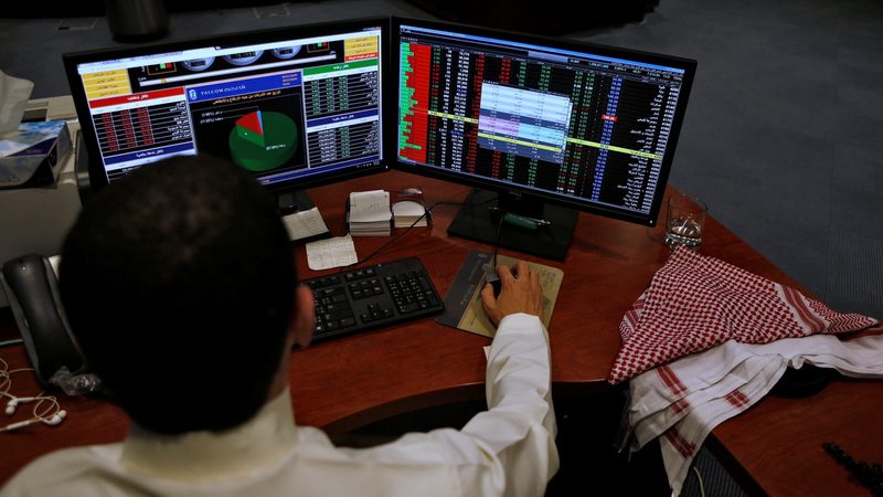 A Saudi trader observes the stock market on monitors at Falcom stock exchange agency in Riyadh, Saudi Arabia February 7, 2018. REUTERS/Faisal Al Nasser