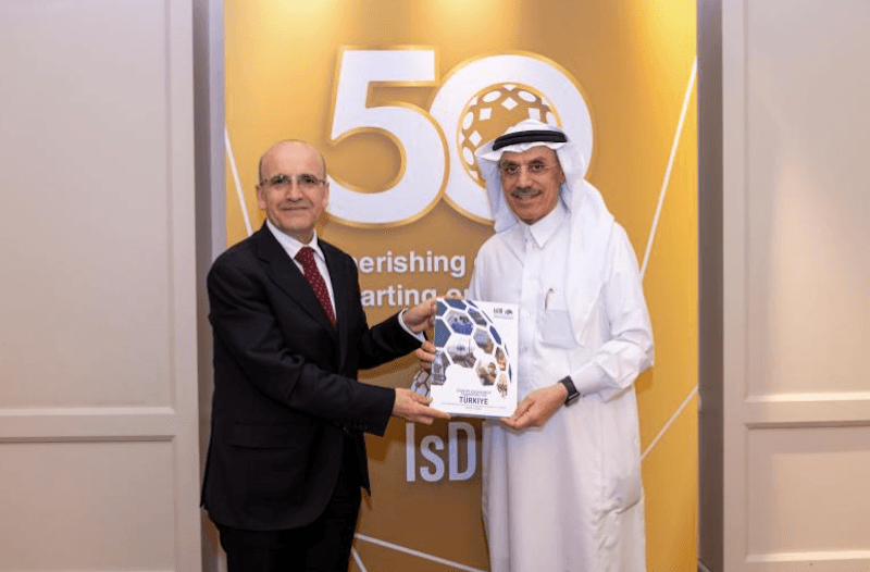 Turkey's treasury and finance minister Mehmet Şimşek and IsDB president Muhammad Al Jasser at the IsDB annual general meeting in Riyadh