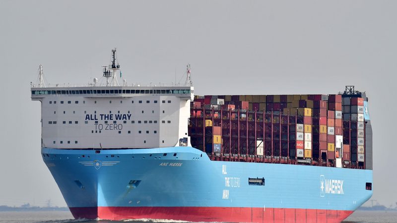 Dual-fuel container ship Ane Maersk leaves Hamburg on its maiden voyage