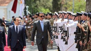 President Nicos Christodoulides and Emir Sheikh Tamim bin Hamad Al Thani at the ceremony to welcome the emir to Cyprus this week
