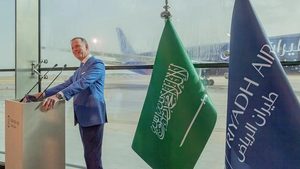Riyadh Air CEO Tony Douglas at the unveiling of the airline's livery. The company is waiting on its first order of Boeing Dreamliner 787s