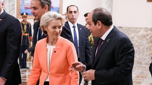 Egyptian president Abdel Fattah El-Sisi talks with European Commission president Ursula von der Leyen in Cairo