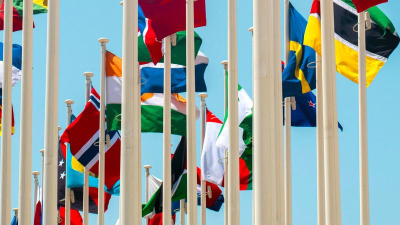 Saudi foreign debt flags