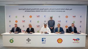 From left to right: BP CEO Murray Auchincloss, Mitsui & Co. president and CEO Kenichi Hori, Adnoc CEO Sultan Ahmed Al Jaber, Shell CEO Wael Sawan and TotalEnergies CEO Patrick Pouyanné at the Ruwais agreement signing