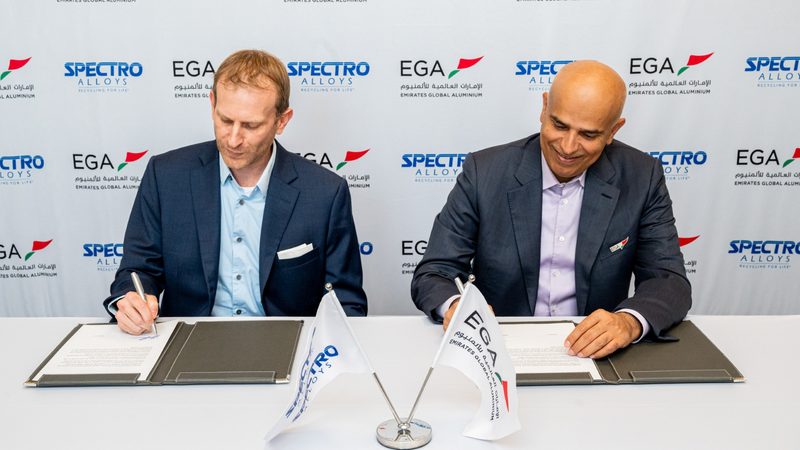 Spectro Alloys president Luke Palen and Emirates Global Aluminium CEO Abdulnasser Bin Kalban sign the stake acquisition deal