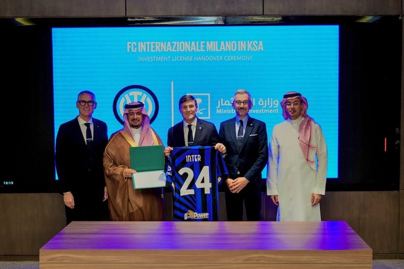 Saudi Arabia government official and Inter Milan executives at the licence granting event