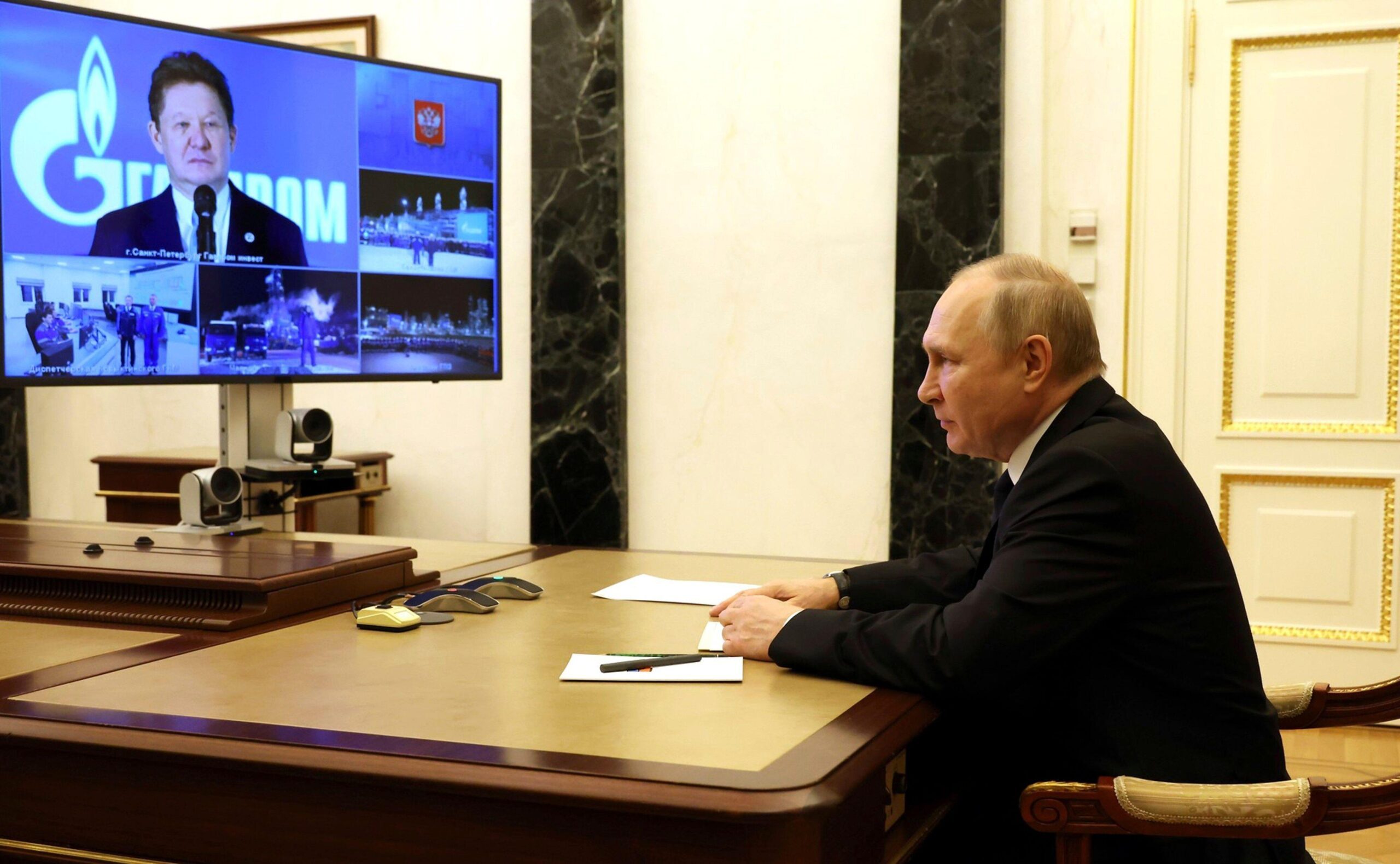 Moscow, Russia. 21st Dec, 2022. Russian President Vladimir Putin attends the launch ceremony of the Kovykta gas field and part of the Power of Siberia gas pipeline from Kovykta to Chayanda via video link from the Kremlin