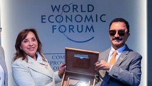 Peru's President Dina Boluarte and DP World CEO Sultan bin Sulayem at the World Economic Forum in Davos