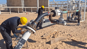 Workers at the Chadar oilfield in eastern Libya