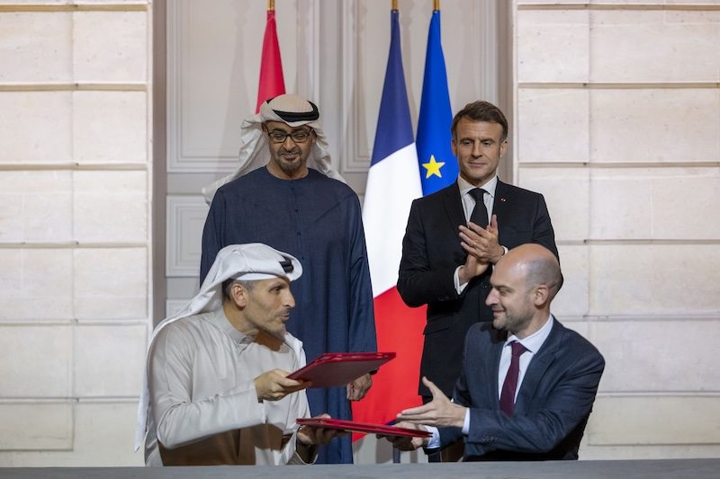 UAE president Sheikh Mohamed bin Zayed Al Nahyan and French President Emmanuel Macron attend the signing ceremony of the AI cooperation framework