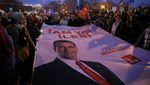 A banner with with Istanbul mayor Ekrem İmamoğlu's picture. Turkey's economy has been shaken by his arrest