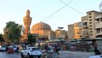 2SWY1JK Baghdad, Bagdad in Iraq - November 15 2024: the bird market Al-Ghazal (Al-Ghazil) at Khulafa Street Iraq houses